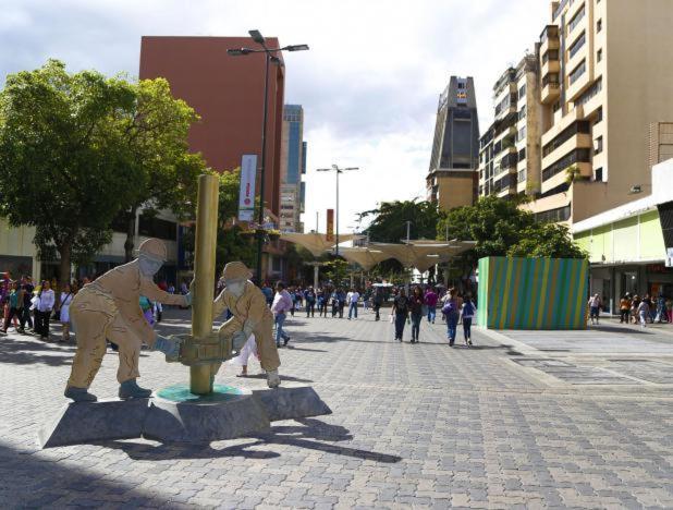 Apartosuites Cerca Del Boulevar De Sabana Grande Y La Av. Solano Caracas Exterior photo